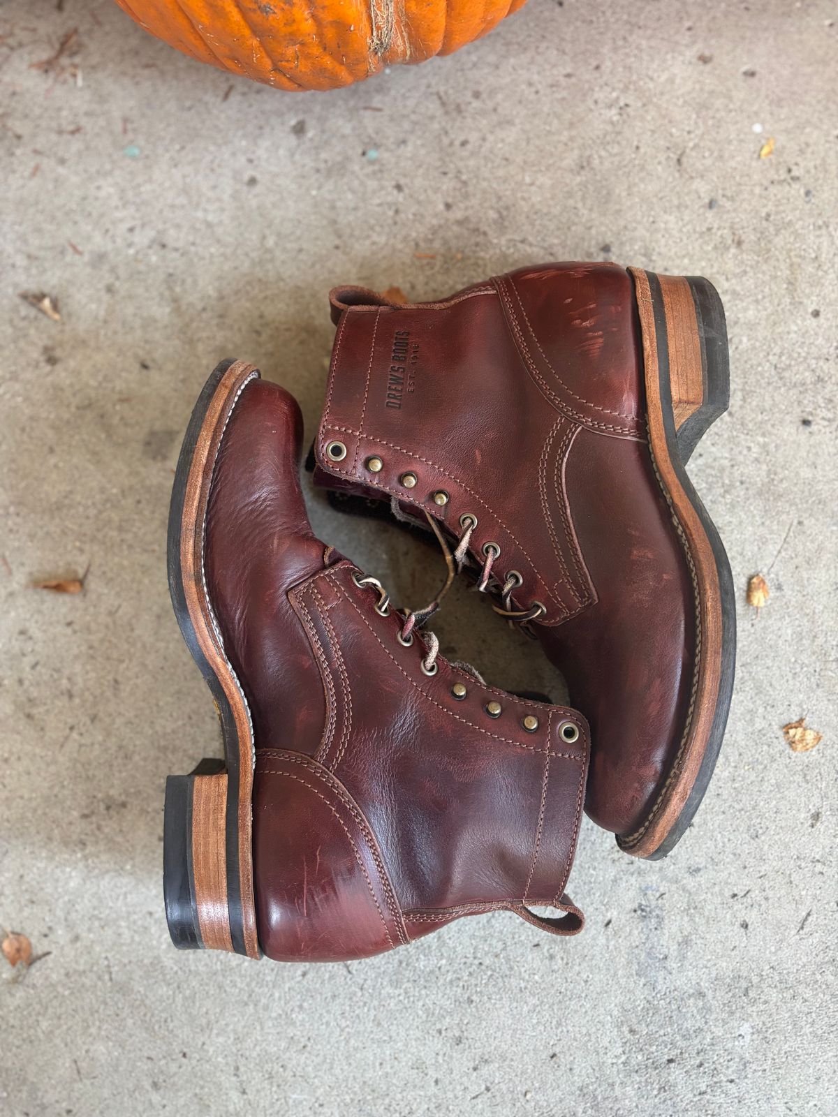 Photo by DiscoBiscuits on November 2, 2025 of the Drew's Boots 6-Inch Contractor in Rogue Smooth.