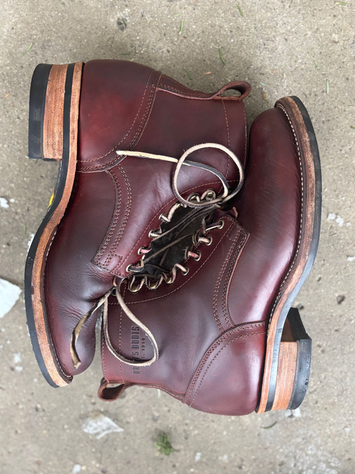 Photo by DiscoBiscuits on January 5, 2026 of the Drew's Boots 6-Inch Contractor in Rogue Smooth.