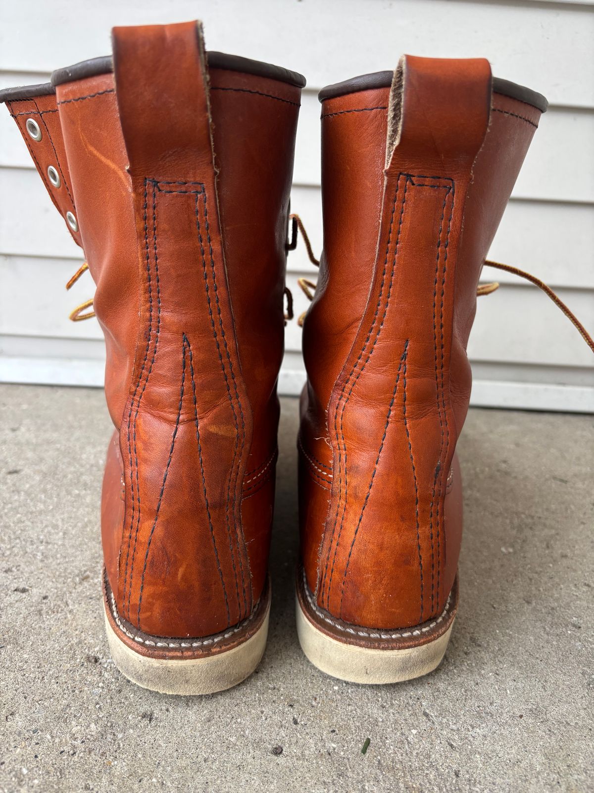 Photo by DiscoBiscuits on January 4, 2025 of the Red Wing 8-Inch Classic Moc in S.B. Foot Oro Legacy.