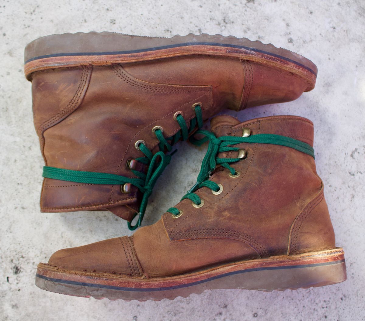 Photo by TangibleLily929 on December 1, 2025 of the Jim Green 719 in Bronco Oily Pull Up.