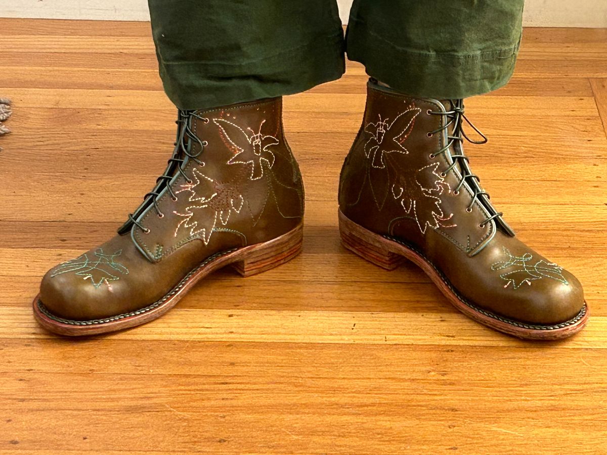 Photo by gittyduncan on October 2, 2023 of the Gitty Duncan 002 in Wickett & Craig Olive English Bridle.