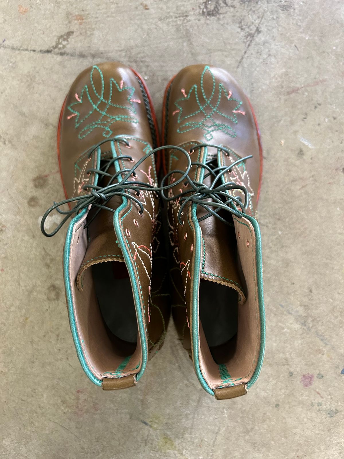 Photo by gittyduncan on October 2, 2023 of the Gitty Duncan 002 in Wickett & Craig Olive English Bridle.