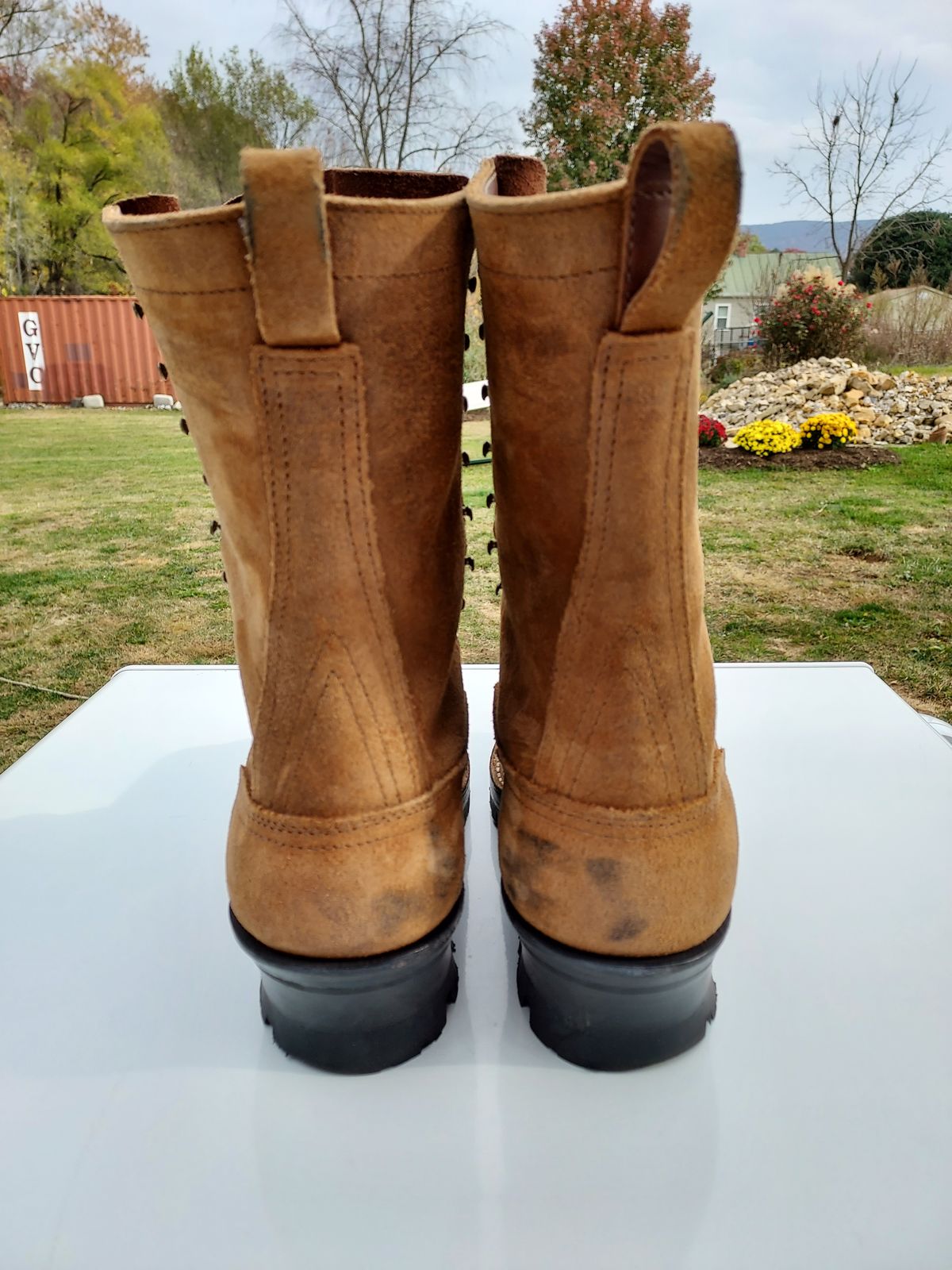 Photo by slow.smooth on November 3, 2022 of the Nicks BuilderPro in Seidel 1964 Brown Roughout.