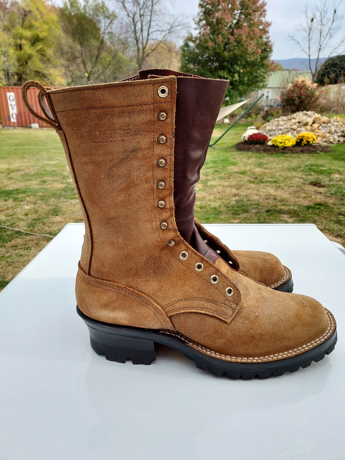 Photo by slow.smooth on November 3, 2022 of the Nicks BuilderPro in Seidel 1964 Brown Roughout.