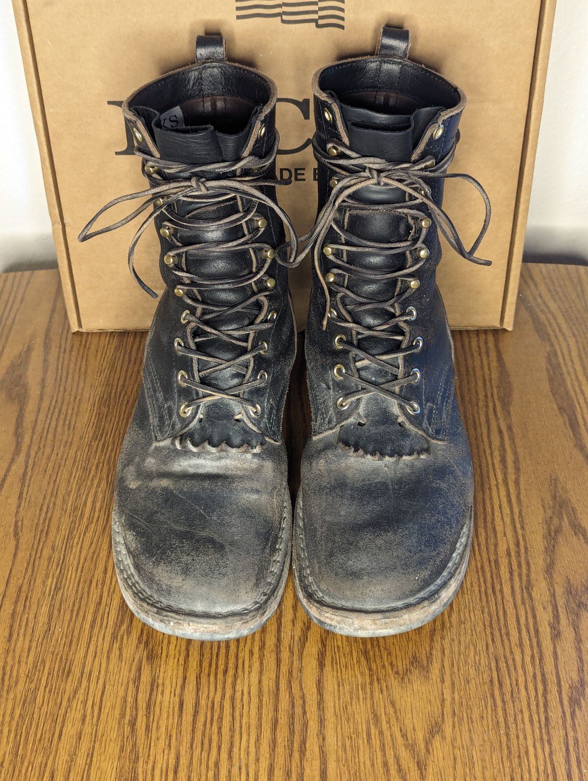 Photo by sassysasser on February 5, 2024 of the Nicks MTO in Horween Black Waxed Flesh.