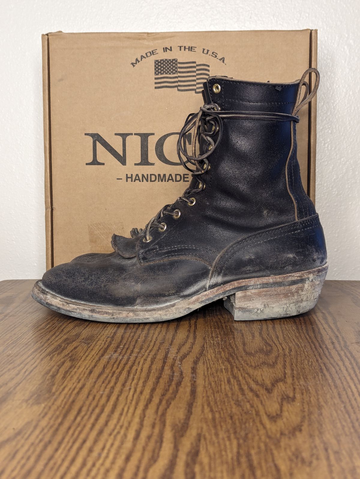 Photo by sassysasser on February 5, 2024 of the Nicks MTO in Horween Black Waxed Flesh.