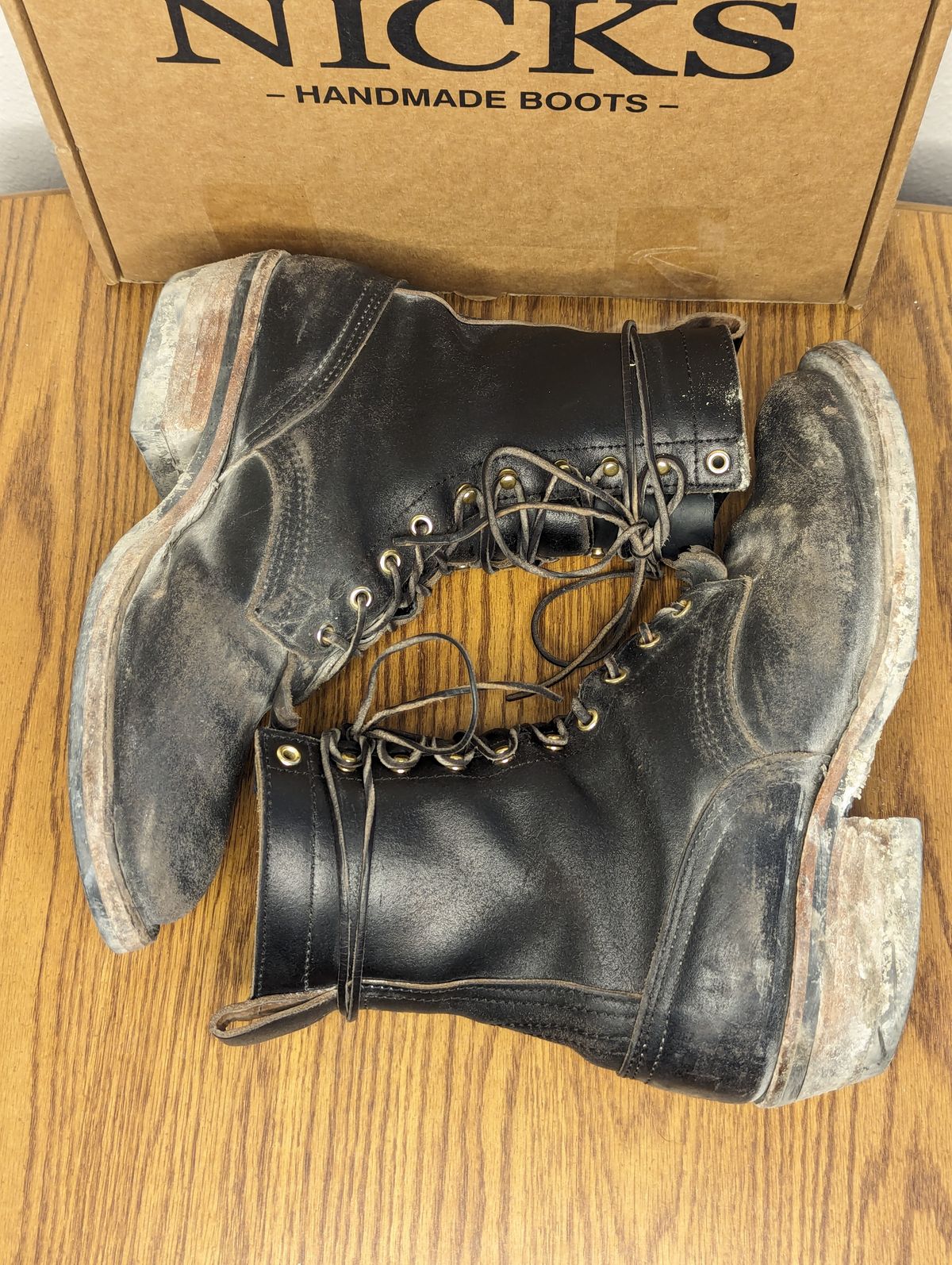 Photo by sassysasser on February 5, 2024 of the Nicks MTO in Horween Black Waxed Flesh.
