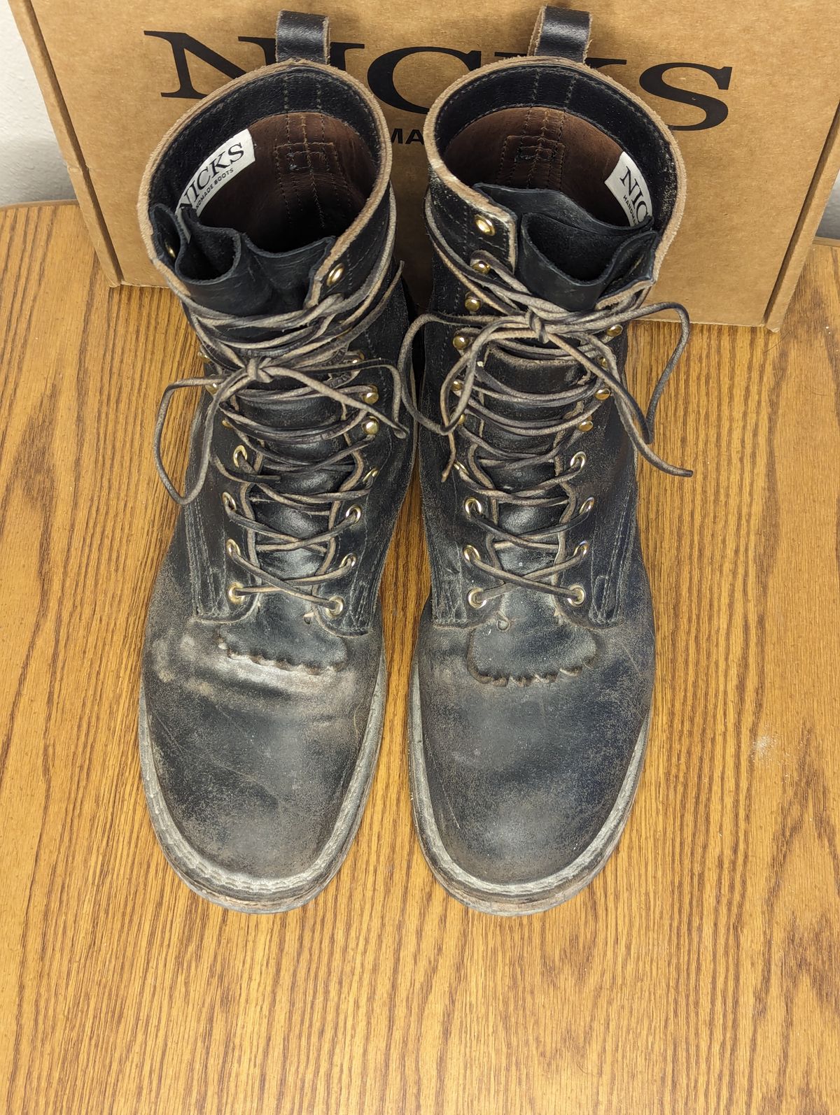 Photo by sassysasser on February 5, 2024 of the Nicks MTO in Horween Black Waxed Flesh.