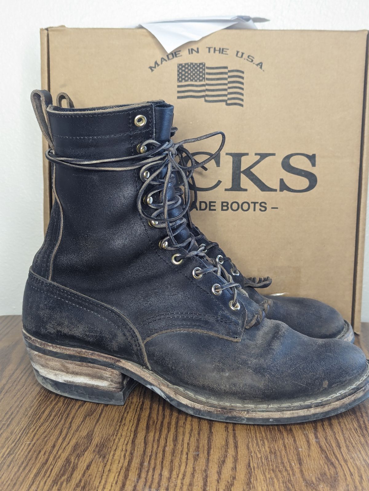 Photo by sassysasser on March 2, 2024 of the Nicks MTO in Horween Black Waxed Flesh.