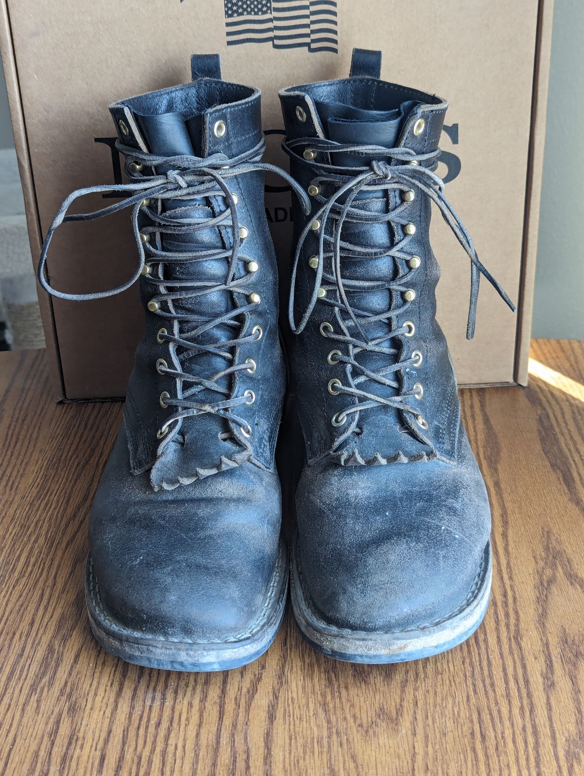 Photo by sassysasser on April 4, 2024 of the Nicks MTO in Horween Black Waxed Flesh.