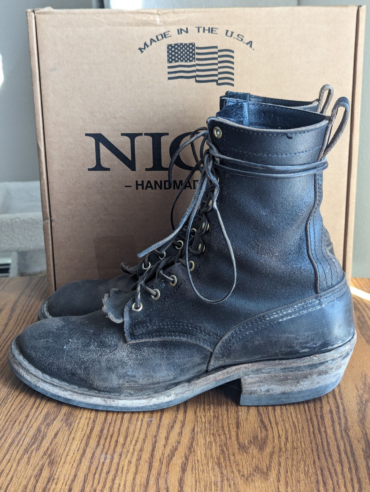 Photo by sassysasser on April 4, 2024 of the Nicks MTO in Horween Black Waxed Flesh.
