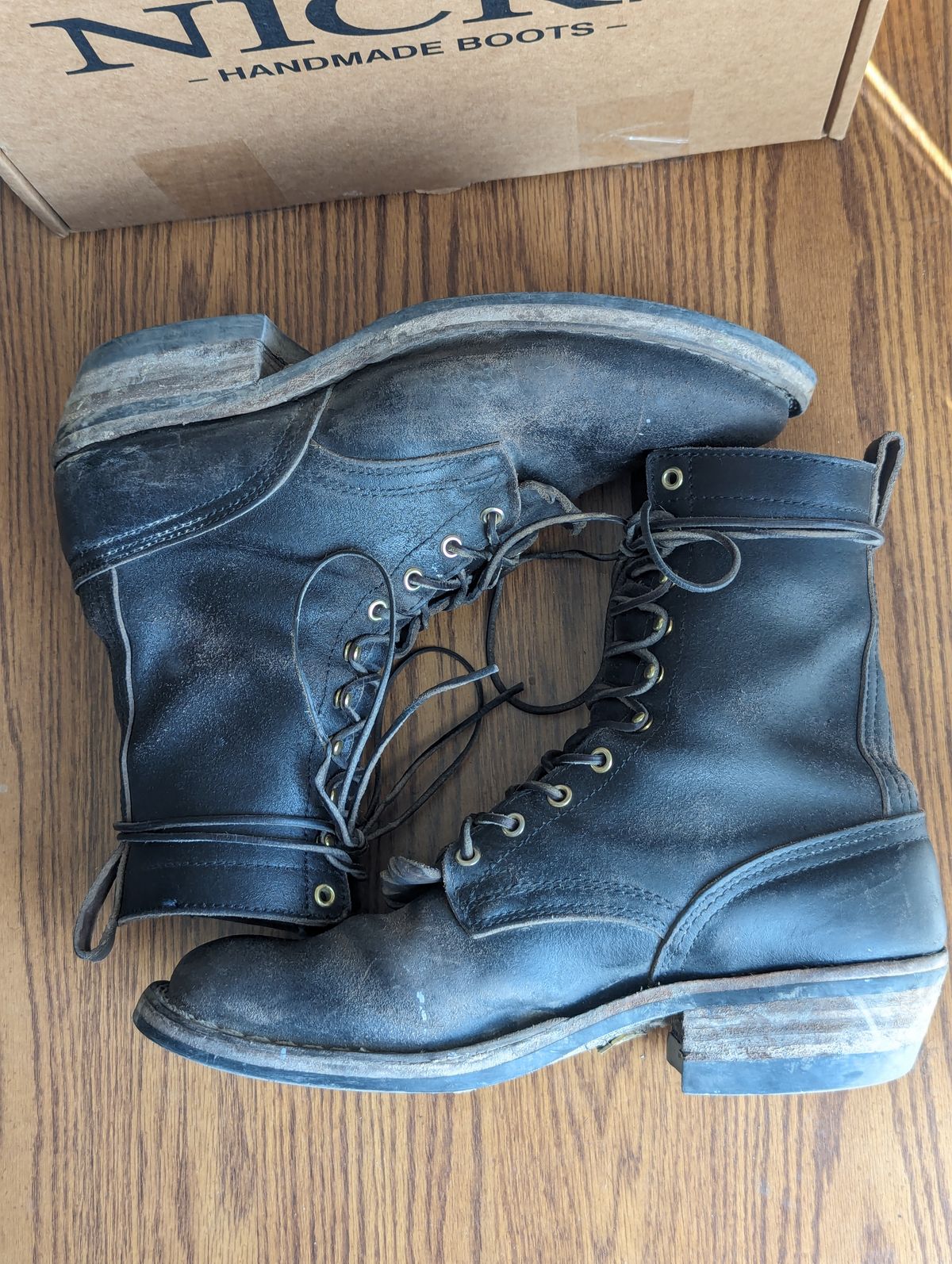 Photo by sassysasser on April 4, 2024 of the Nicks MTO in Horween Black Waxed Flesh.