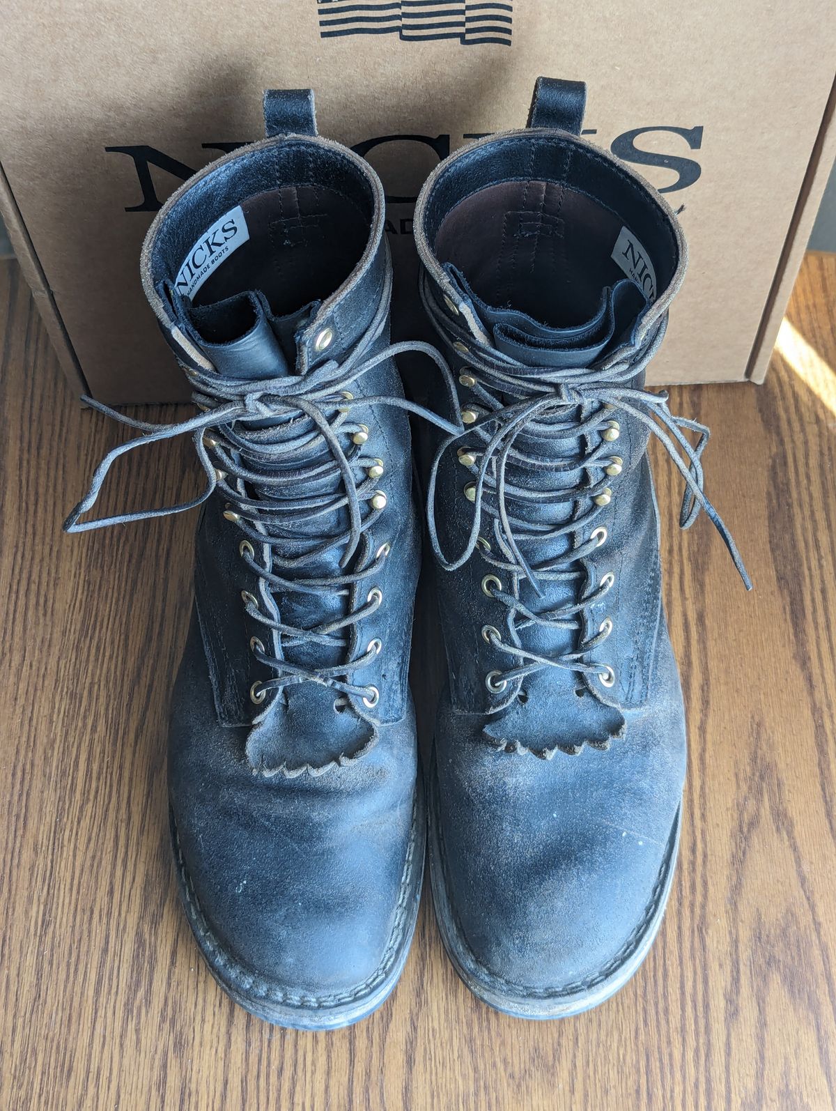 Photo by sassysasser on April 4, 2024 of the Nicks MTO in Horween Black Waxed Flesh.