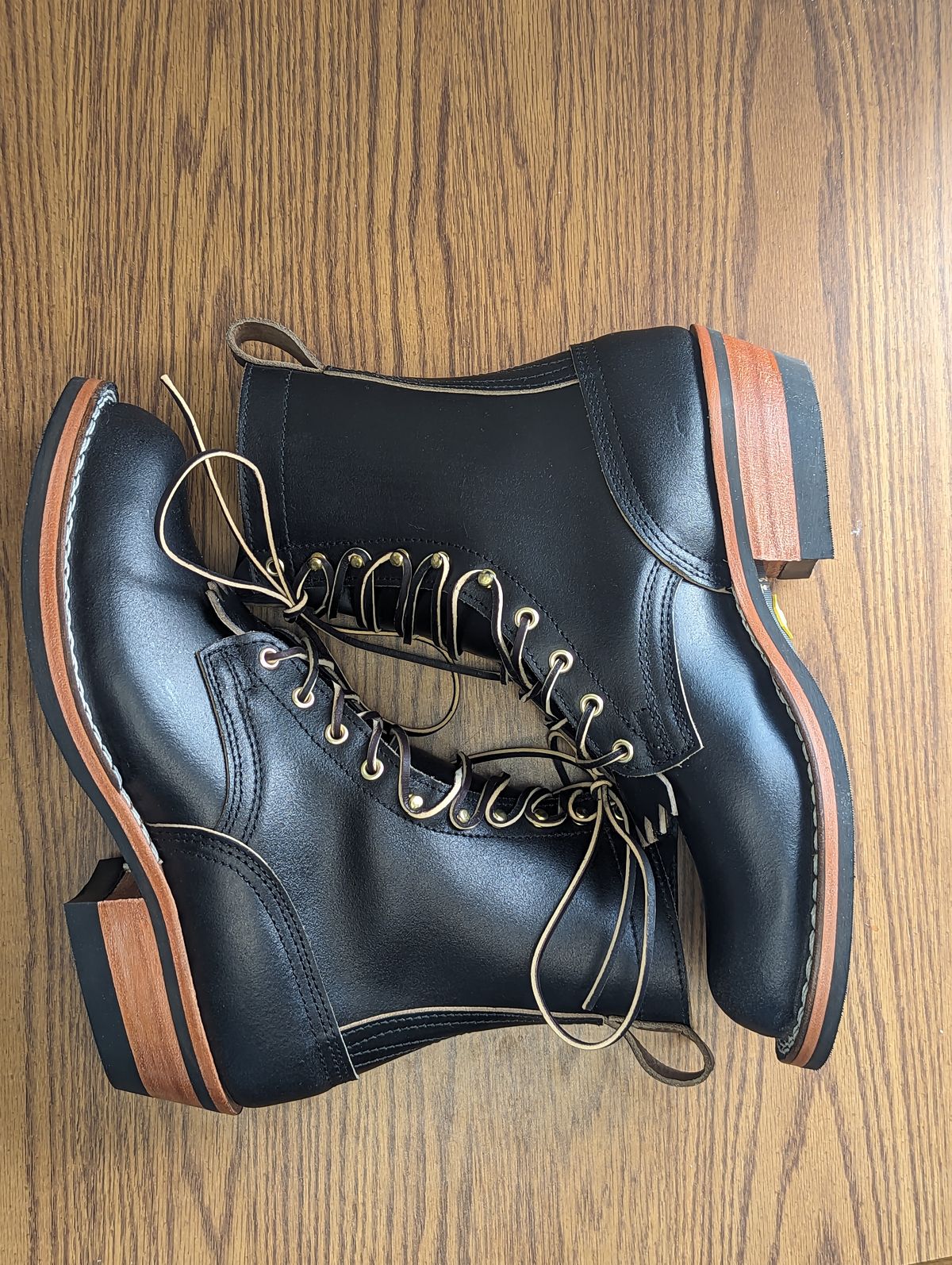 Photo by sassysasser on October 28, 2023 of the Nicks MTO in Horween Black Waxed Flesh.