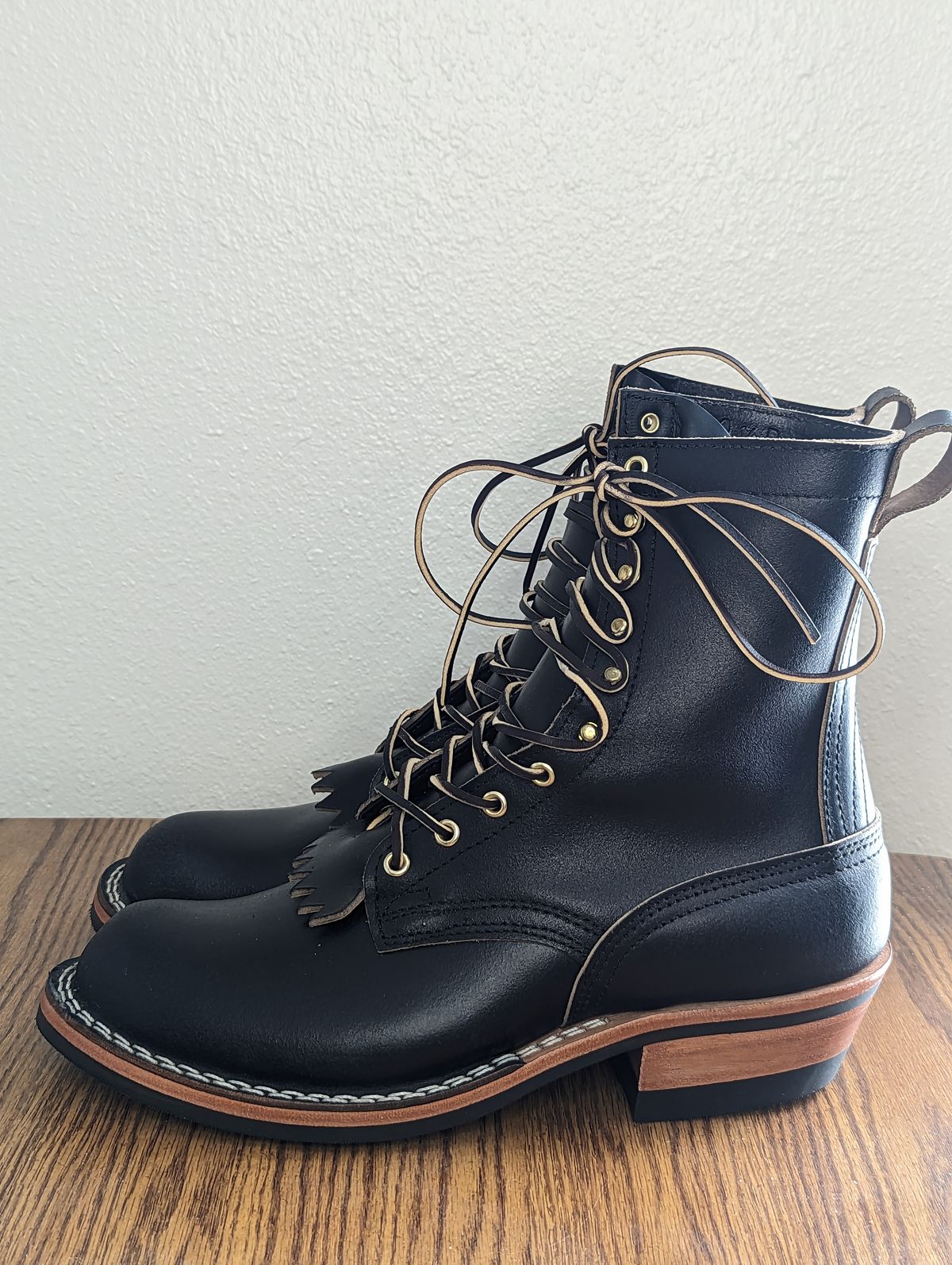 Photo by sassysasser on November 1, 2023 of the Nicks MTO in Horween Black Waxed Flesh.