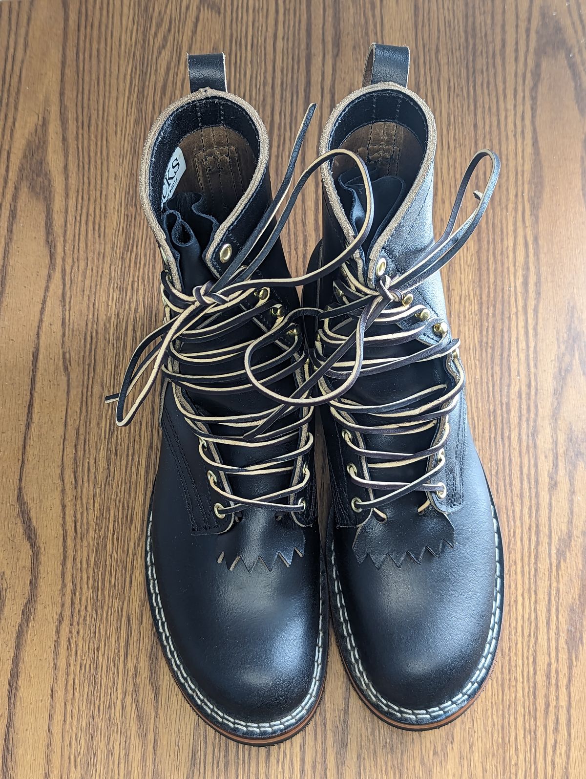 Photo by sassysasser on November 1, 2023 of the Nicks MTO in Horween Black Waxed Flesh.
