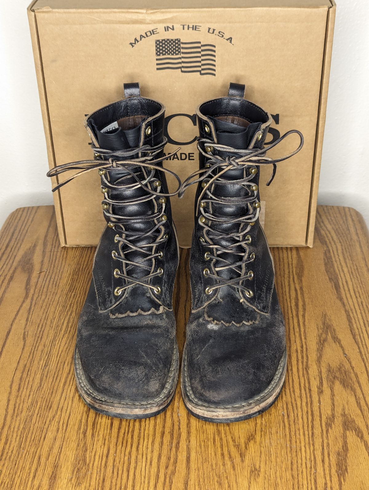 Photo by sassysasser on January 1, 2024 of the Nicks MTO in Horween Black Waxed Flesh.