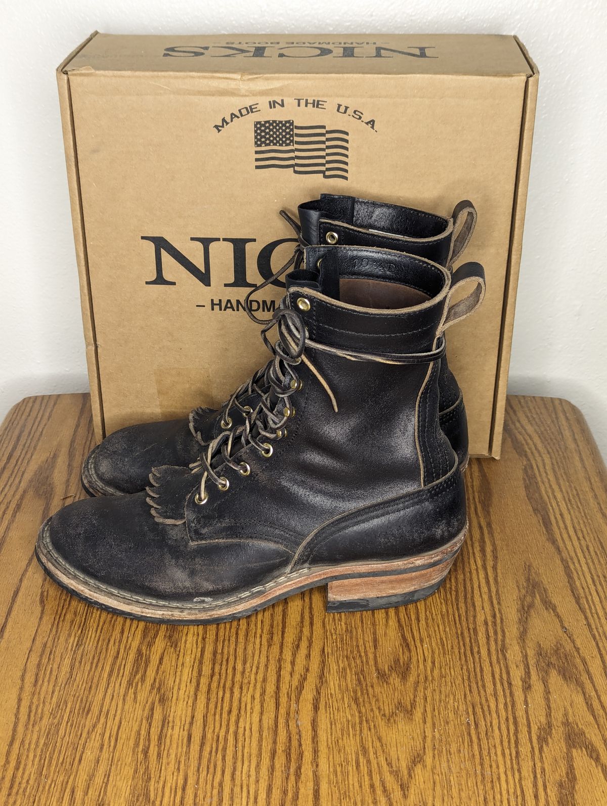Photo by sassysasser on January 1, 2024 of the Nicks MTO in Horween Black Waxed Flesh.