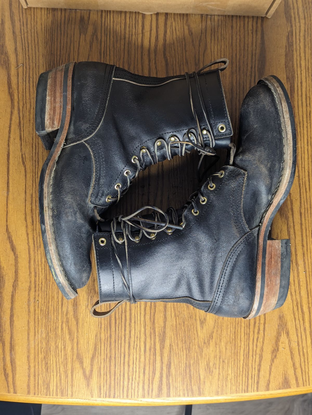 Photo by sassysasser on January 1, 2024 of the Nicks MTO in Horween Black Waxed Flesh.