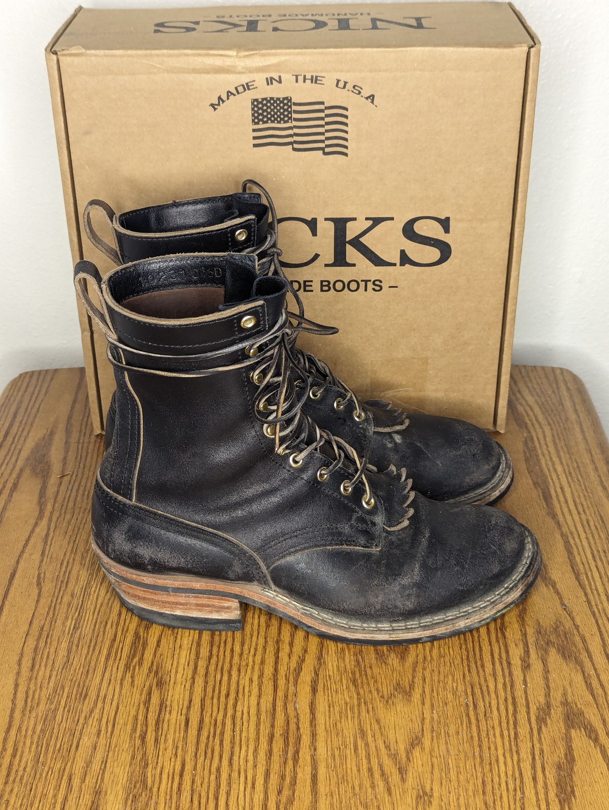 Photo by sassysasser on January 1, 2024 of the Nicks MTO in Horween Black Waxed Flesh.
