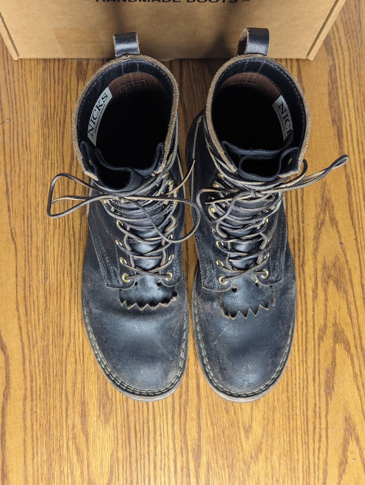 Photo by sassysasser on January 1, 2024 of the Nicks MTO in Horween Black Waxed Flesh.