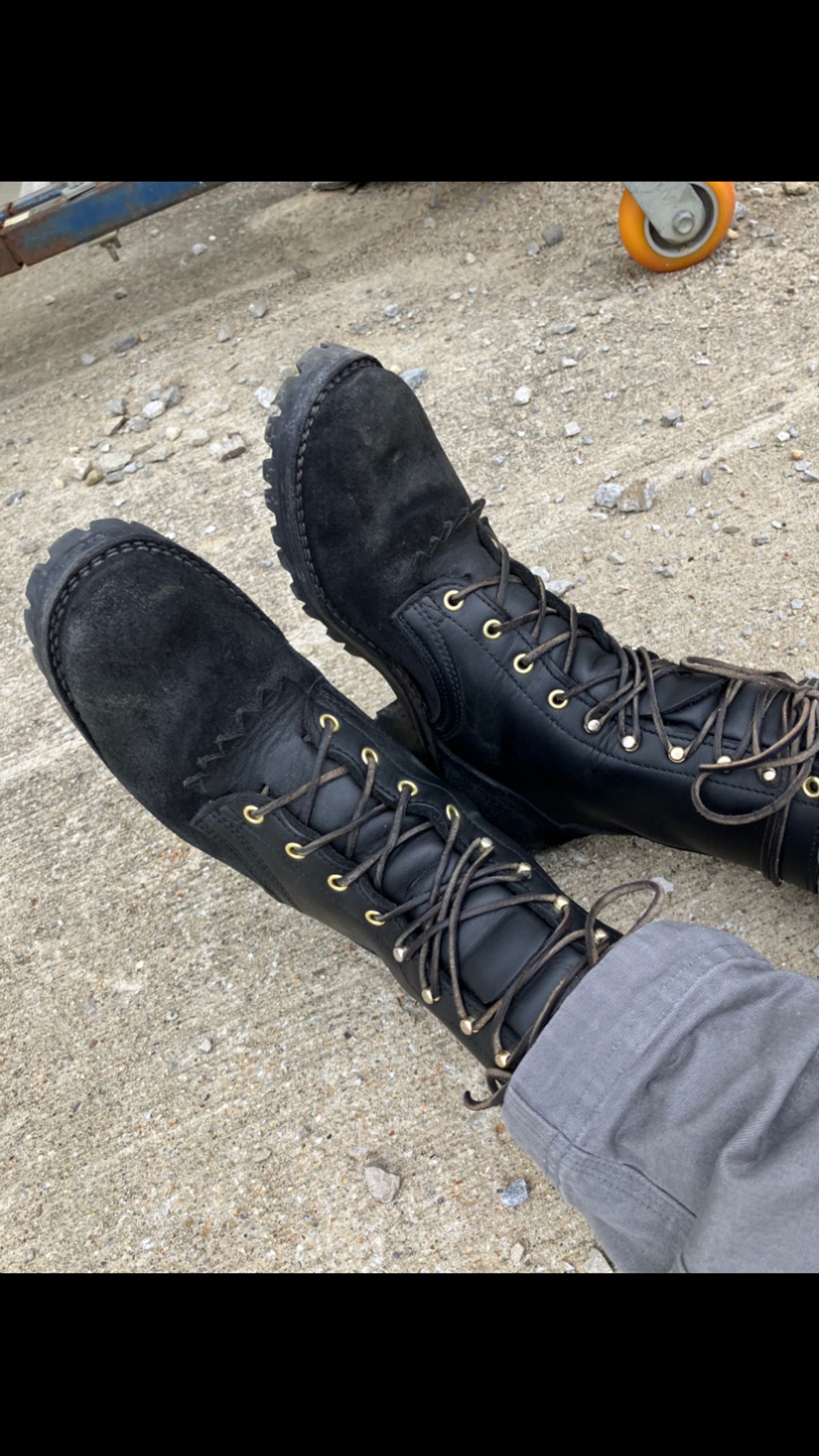 Photo by Triumph865 on August 20, 2023 of the Frank's Boots Type 2 Highlander in Seidel Black Oil Tan Roughout.