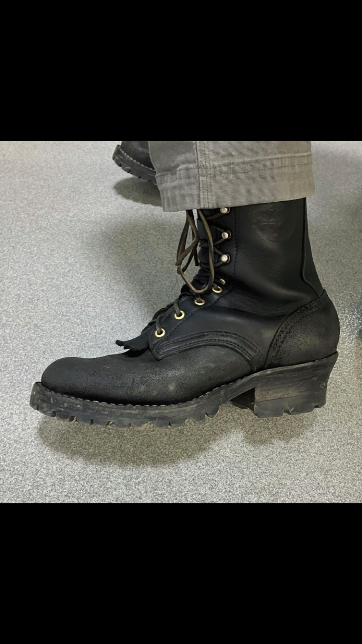 Photo by Triumph865 on August 20, 2023 of the Frank's Boots Type 2 Highlander in Seidel Black Oil Tan Roughout.