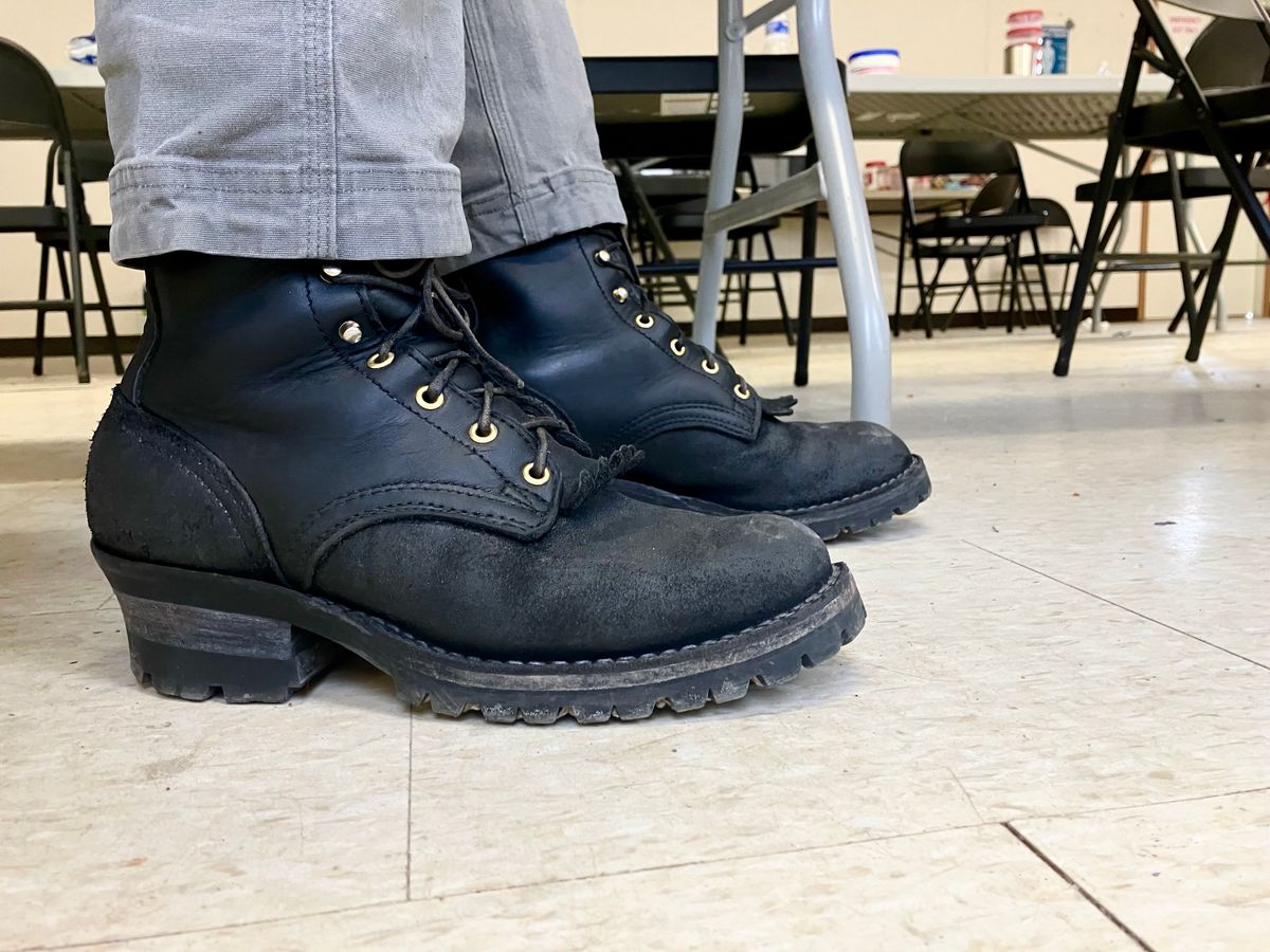 Photo by Triumph865 on February 8, 2023 of the Frank's Boots Type 2 Highlander in Seidel Black Oil Tan Roughout.