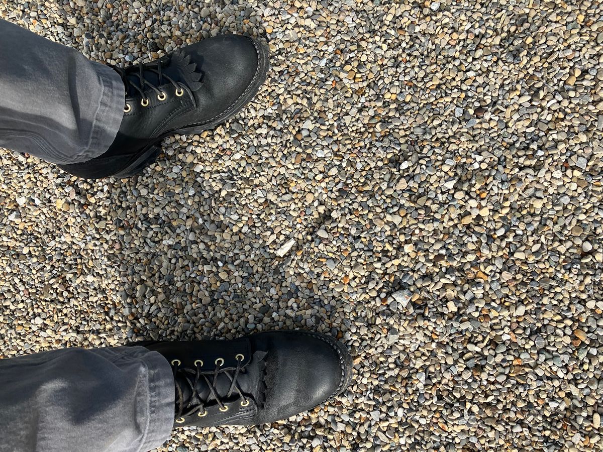 Photo by Triumph865 on February 14, 2023 of the Frank's Boots Type 2 Highlander in Seidel Black Oil Tan Roughout.