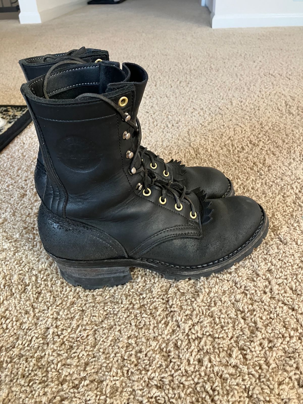 Photo by Triumph865 on February 24, 2023 of the Frank's Boots Type 2 Highlander in Seidel Black Oil Tan Roughout.