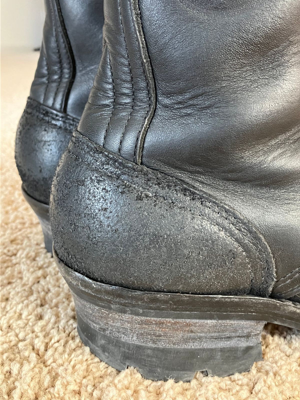 Photo by Triumph865 on February 24, 2023 of the Frank's Boots Type 2 Highlander in Seidel Black Oil Tan Roughout.