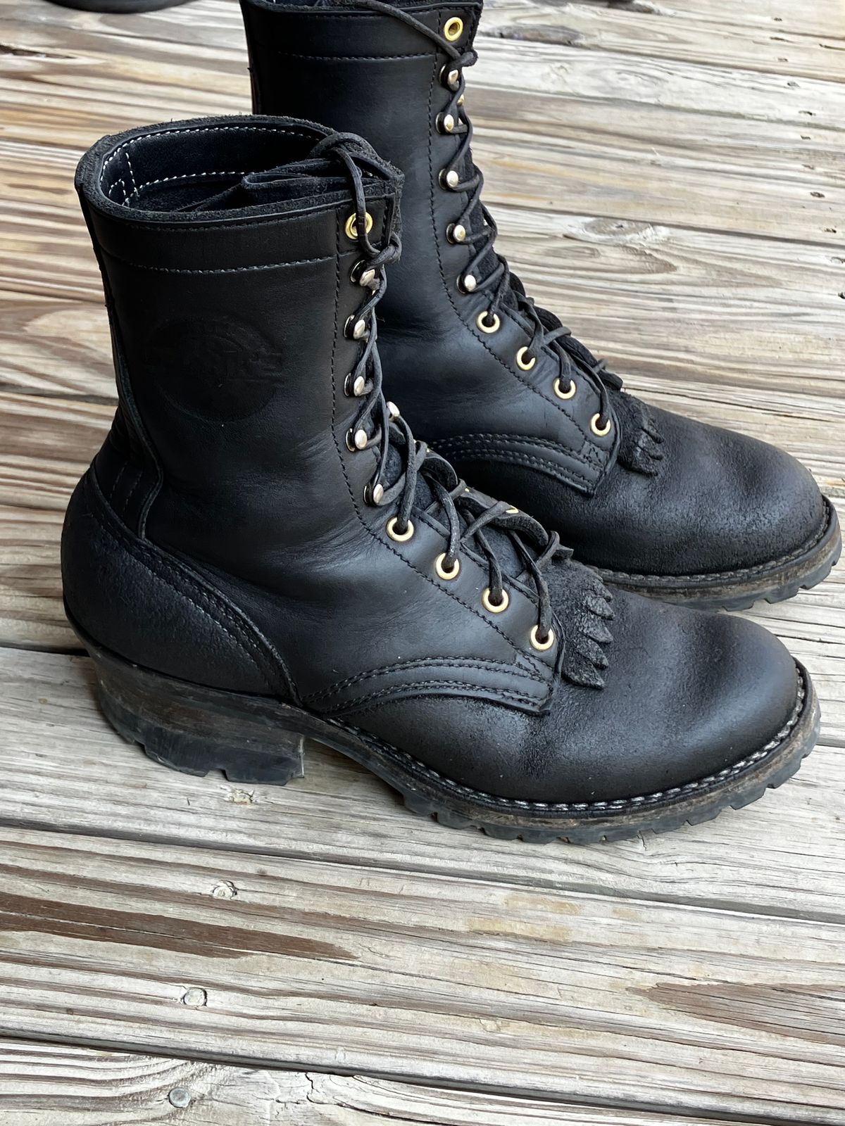 Photo by Triumph865 on June 17, 2023 of the Frank's Boots Type 2 Highlander in Seidel Black Oil Tan Roughout.