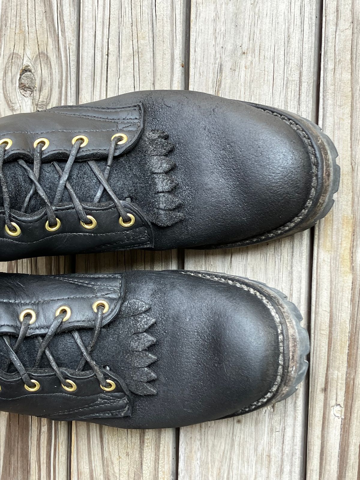 Photo by Triumph865 on June 17, 2023 of the Frank's Boots Type 2 Highlander in Seidel Black Oil Tan Roughout.