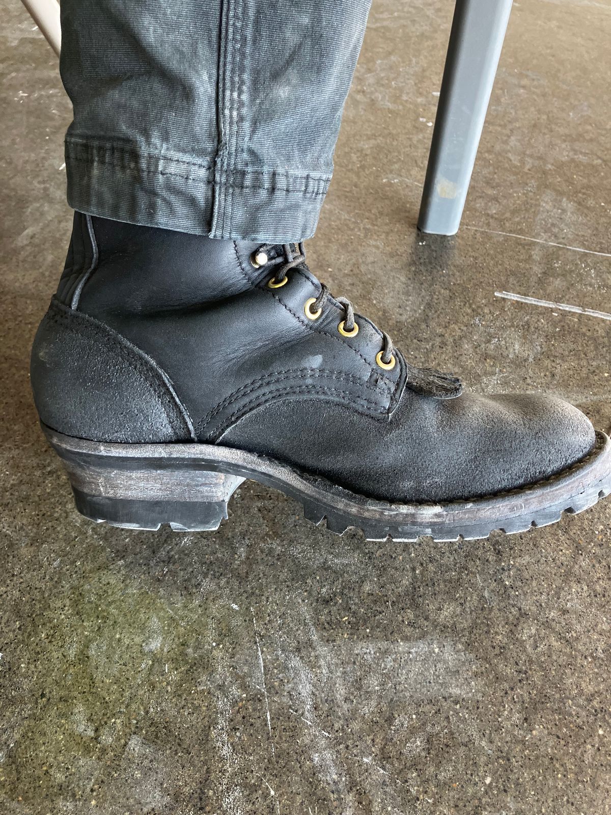 Photo by Triumph865 on July 5, 2023 of the Frank's Boots Type 2 Highlander in Seidel Black Oil Tan Roughout.