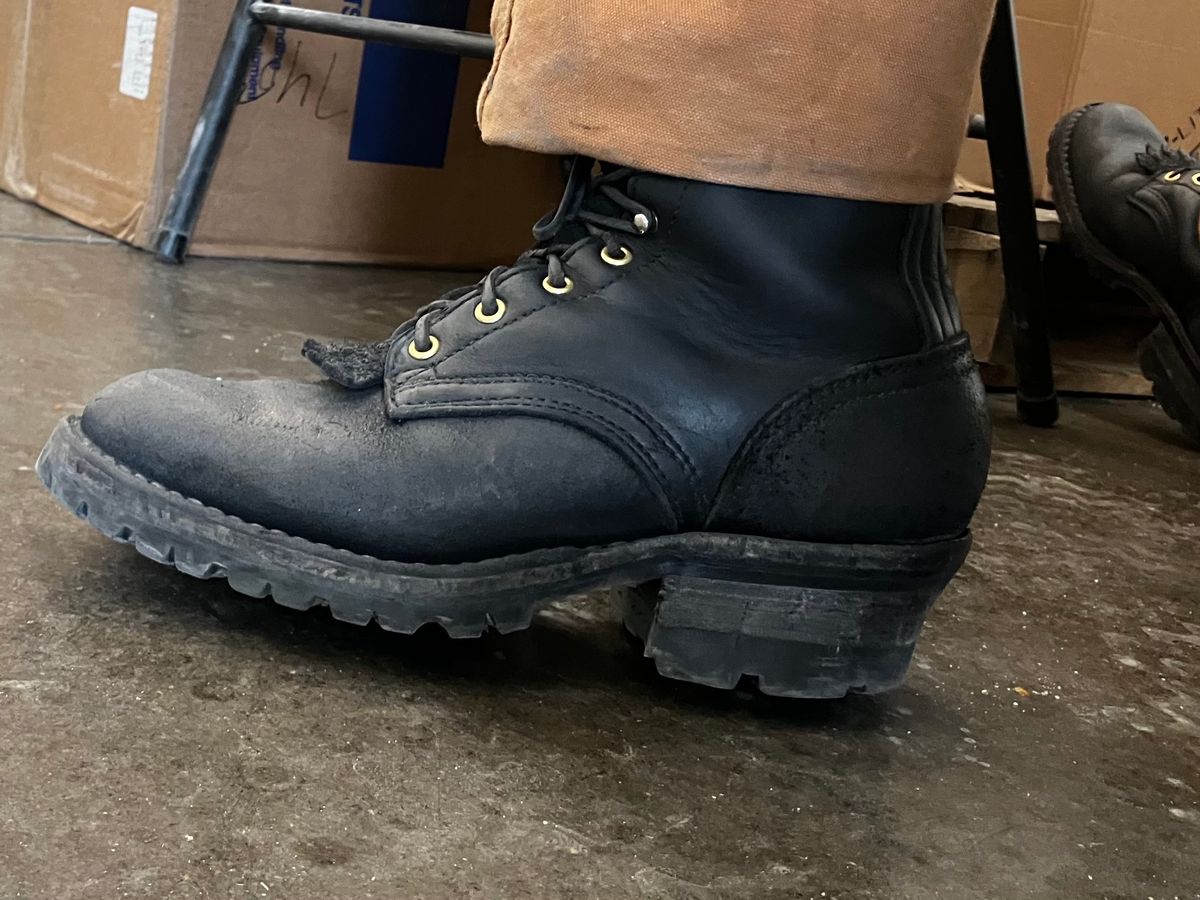 Photo by Triumph865 on July 17, 2023 of the Frank's Boots Type 2 Highlander in Seidel Black Oil Tan Roughout.