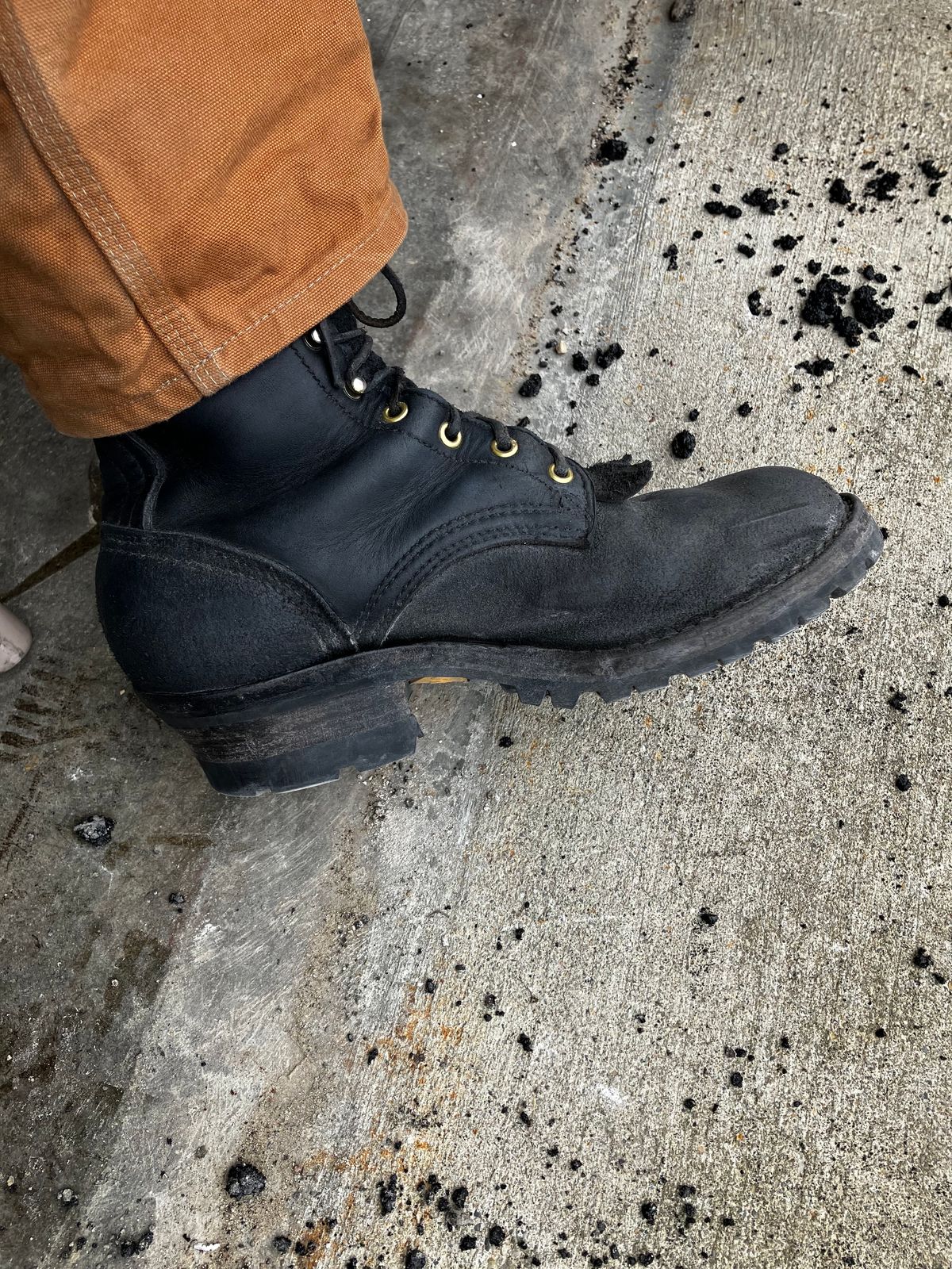 Photo by Triumph865 on June 26, 2023 of the Frank's Boots Type 2 Highlander in Seidel Black Oil Tan Roughout.