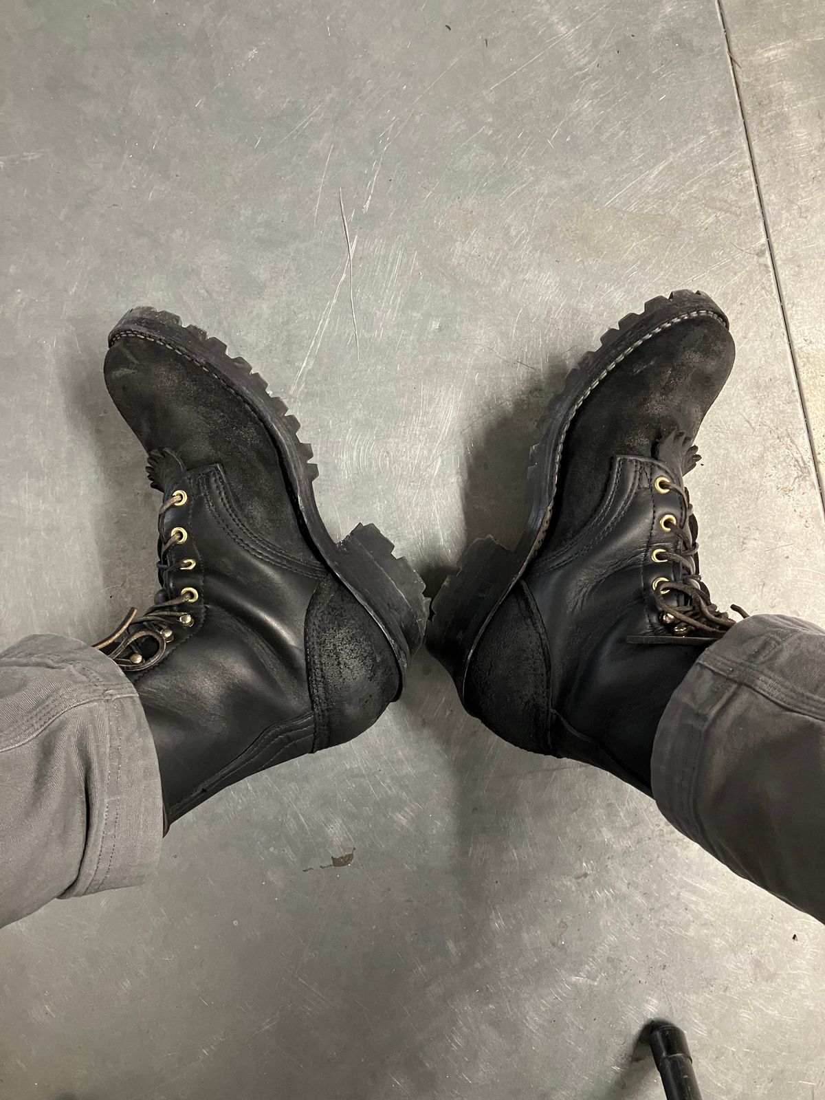 Photo by Triumph865 on August 9, 2022 of the Frank's Boots Type 2 Highlander in Seidel Black Oil Tan Roughout.