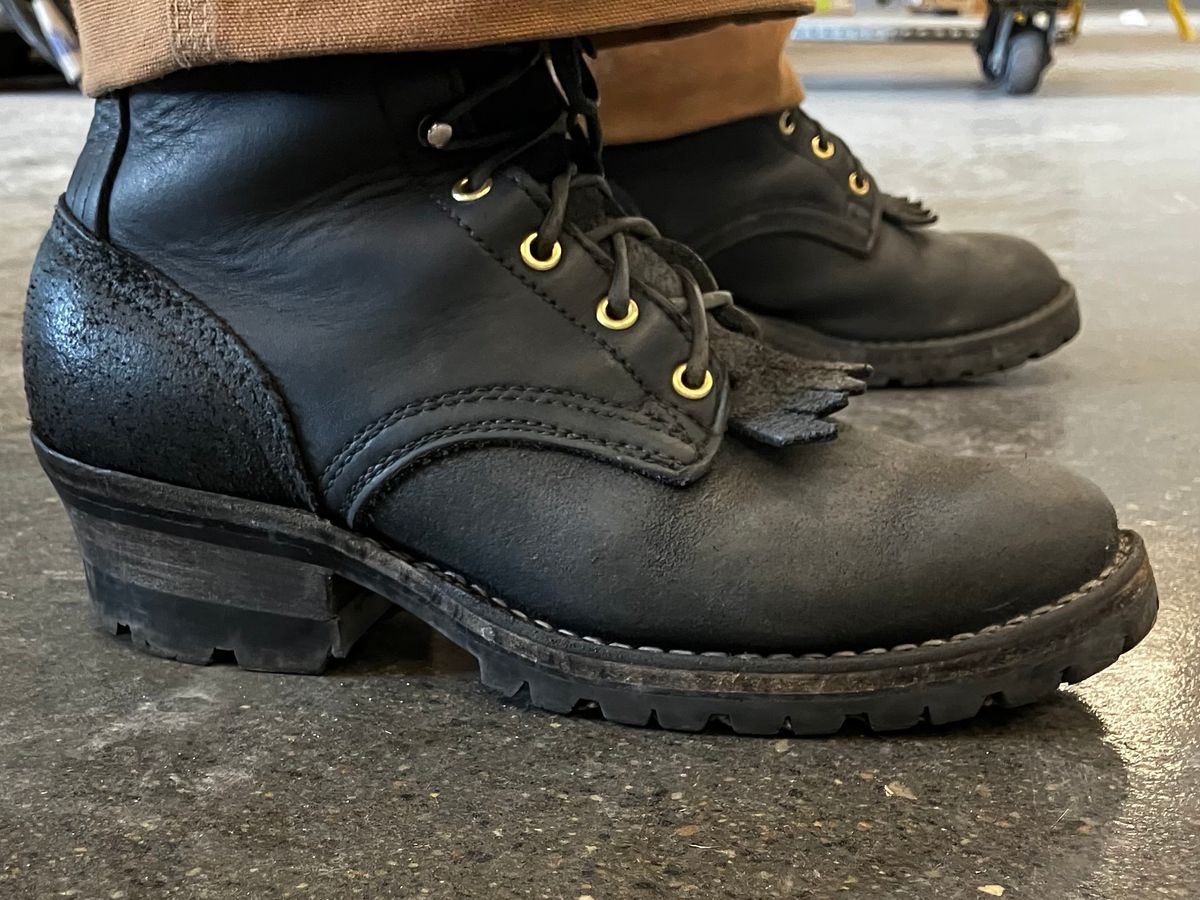 Photo by Triumph865 on July 21, 2023 of the Frank's Boots Type 2 Highlander in Seidel Black Oil Tan Roughout.