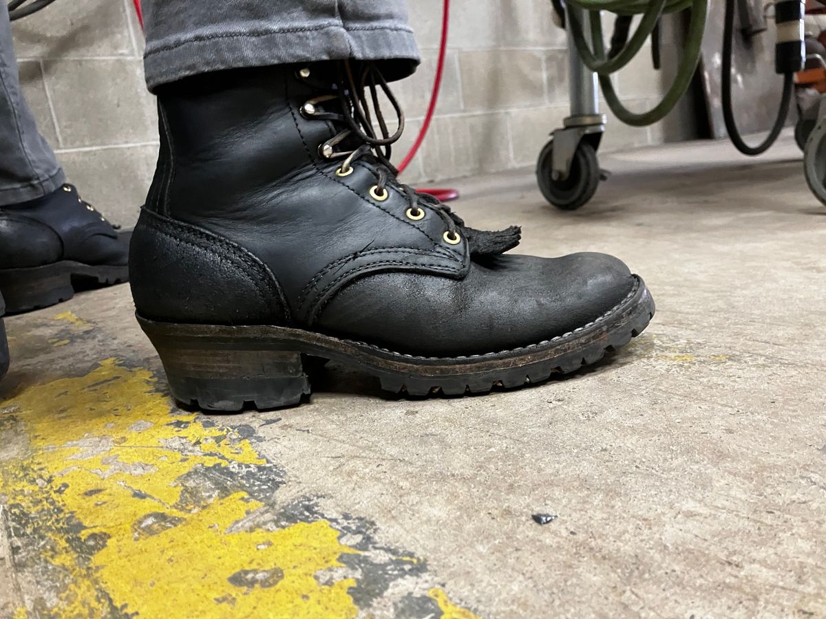 Photo by Triumph865 on September 18, 2023 of the Frank's Boots Type 2 Highlander in Seidel Black Oil Tan Roughout.