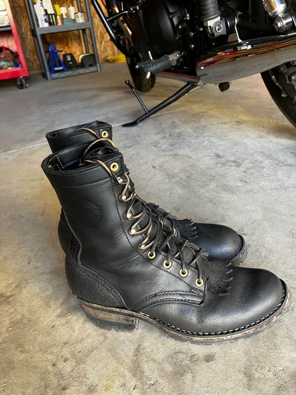 Photo by Triumph865 on September 23, 2023 of the Frank's Boots Type 2 Highlander in Seidel Black Oil Tan Roughout.