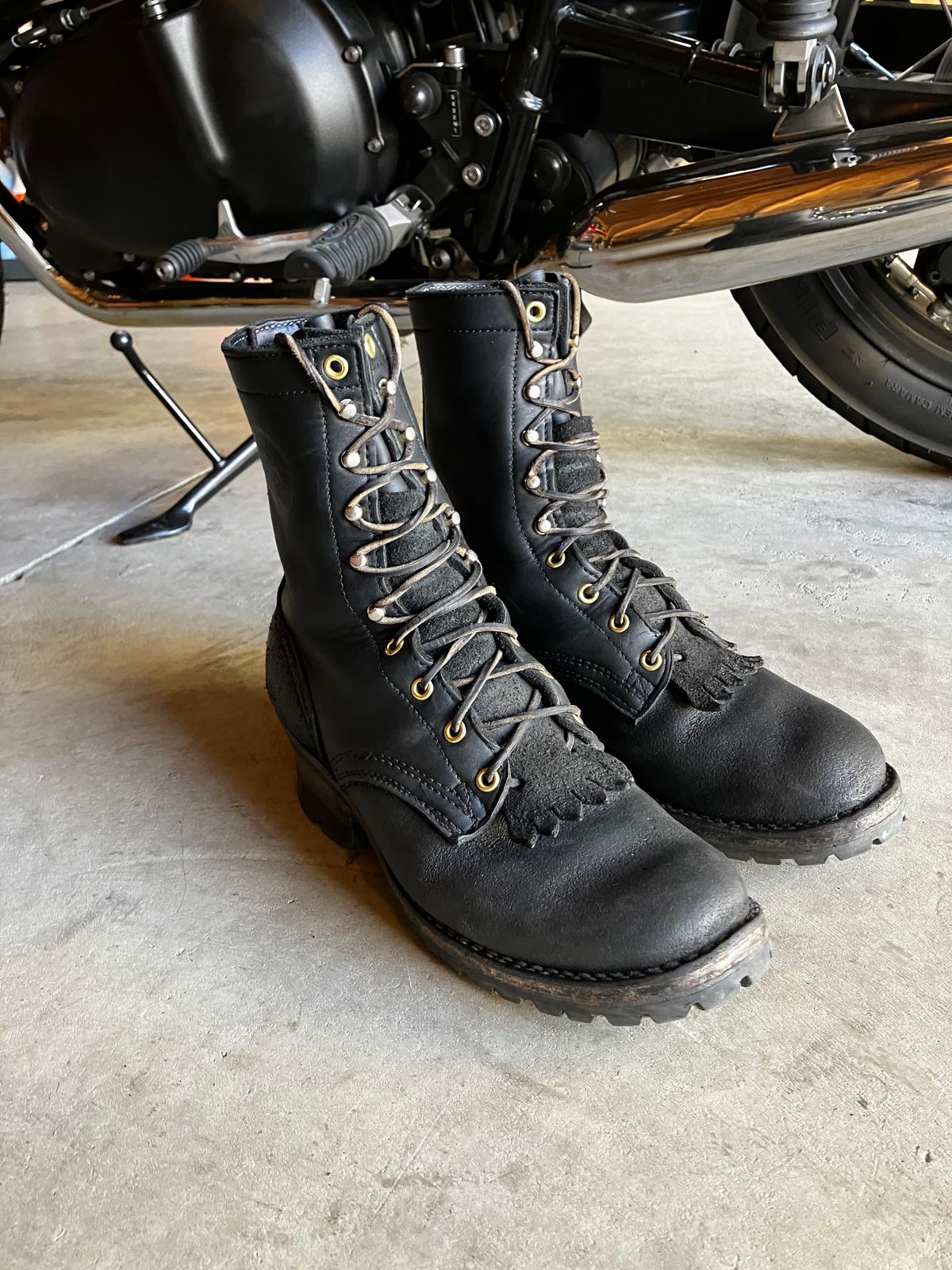 Photo by Triumph865 on September 23, 2023 of the Frank's Boots Type 2 Highlander in Seidel Black Oil Tan Roughout.