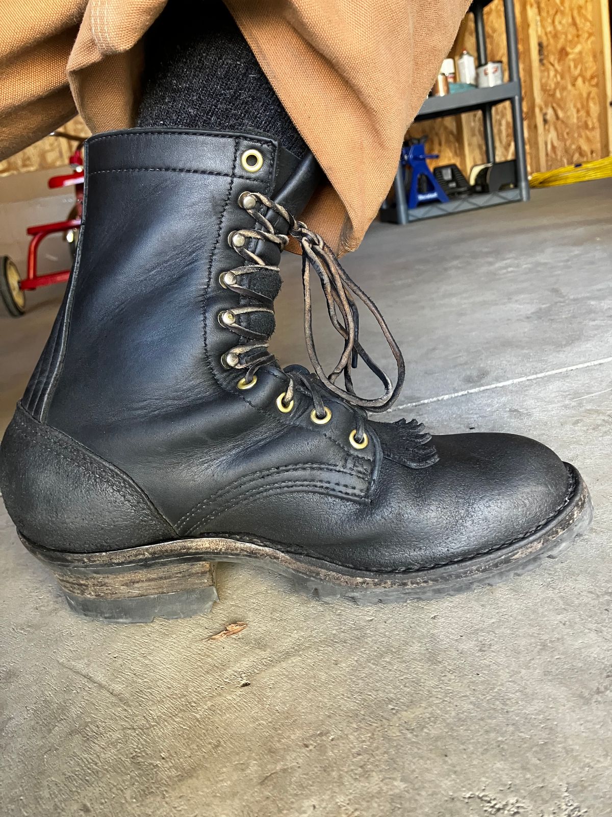 Photo by Triumph865 on September 23, 2023 of the Frank's Boots Type 2 Highlander in Seidel Black Oil Tan Roughout.