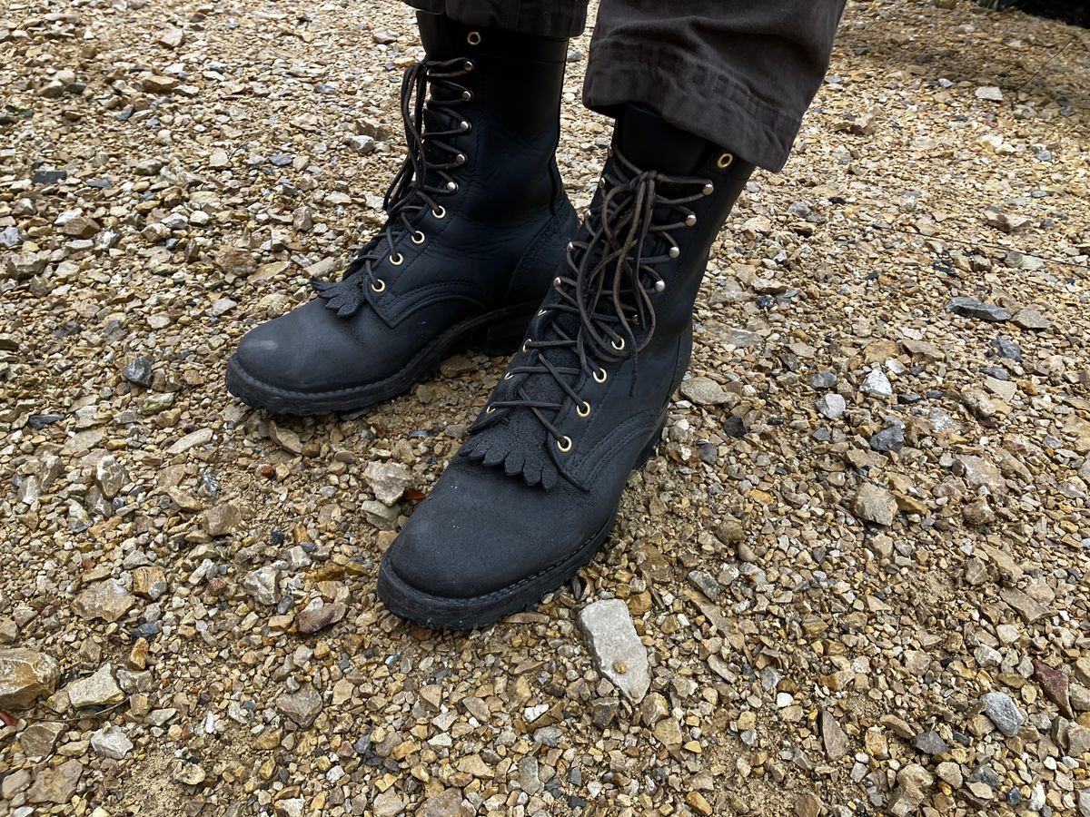 Photo by Triumph865 on December 1, 2023 of the Frank's Boots Type 2 Highlander in Seidel Black Oil Tan Roughout.