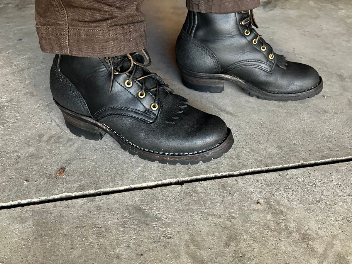 Photo by Triumph865 on October 3, 2023 of the Frank's Boots Type 2 Highlander in Seidel Black Oil Tan Roughout.