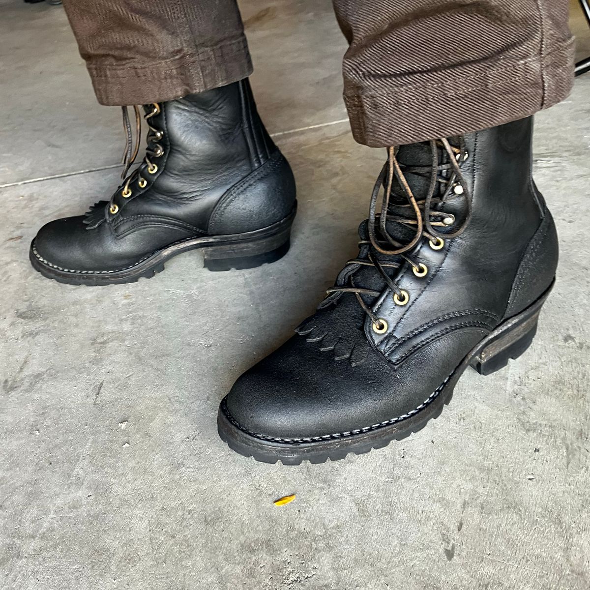 Photo by Triumph865 on October 3, 2023 of the Frank's Boots Type 2 Highlander in Seidel Black Oil Tan Roughout.