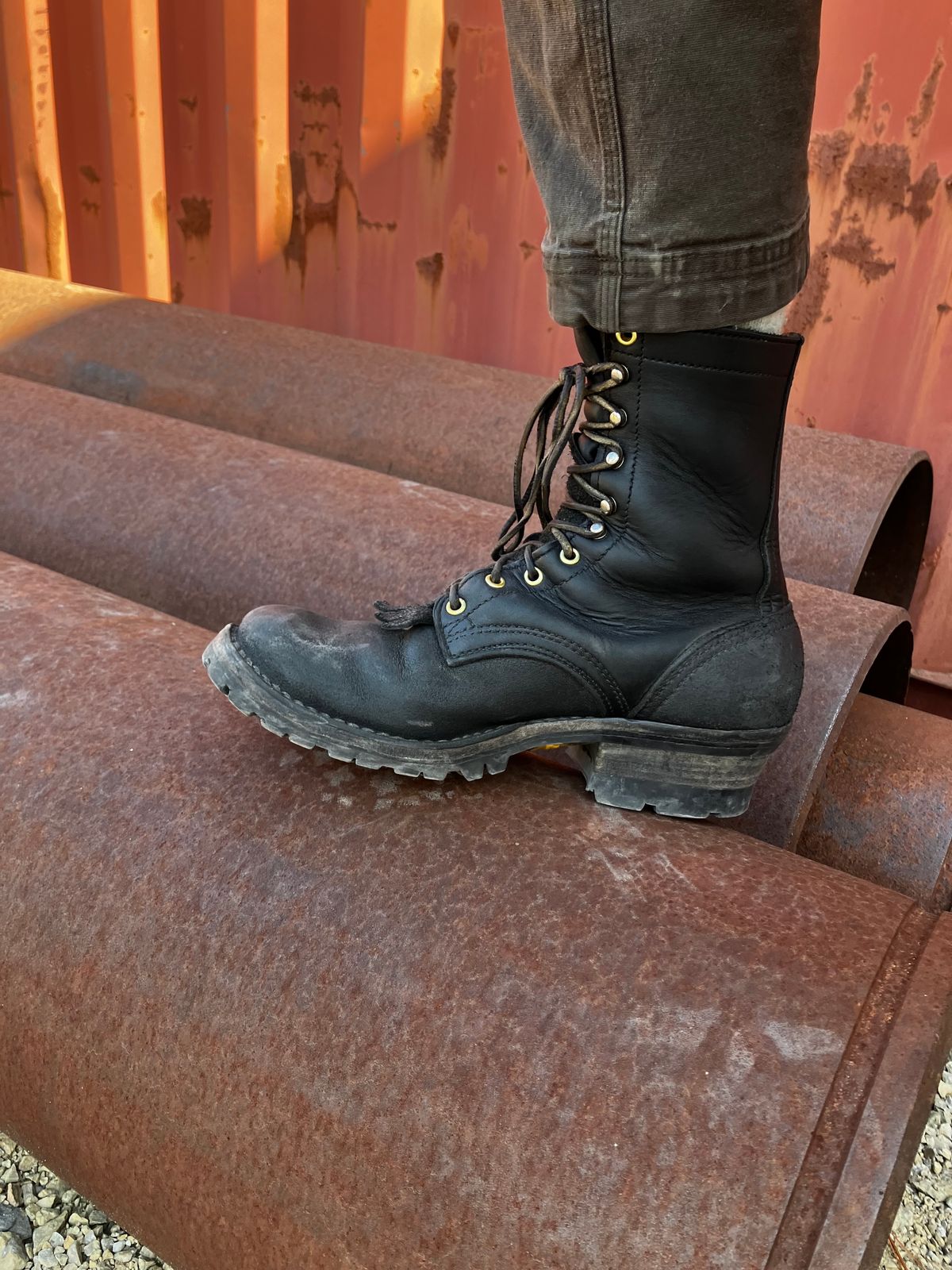 Photo by Triumph865 on February 9, 2024 of the Frank's Boots Type 2 Highlander in Seidel Black Oil Tan Roughout.