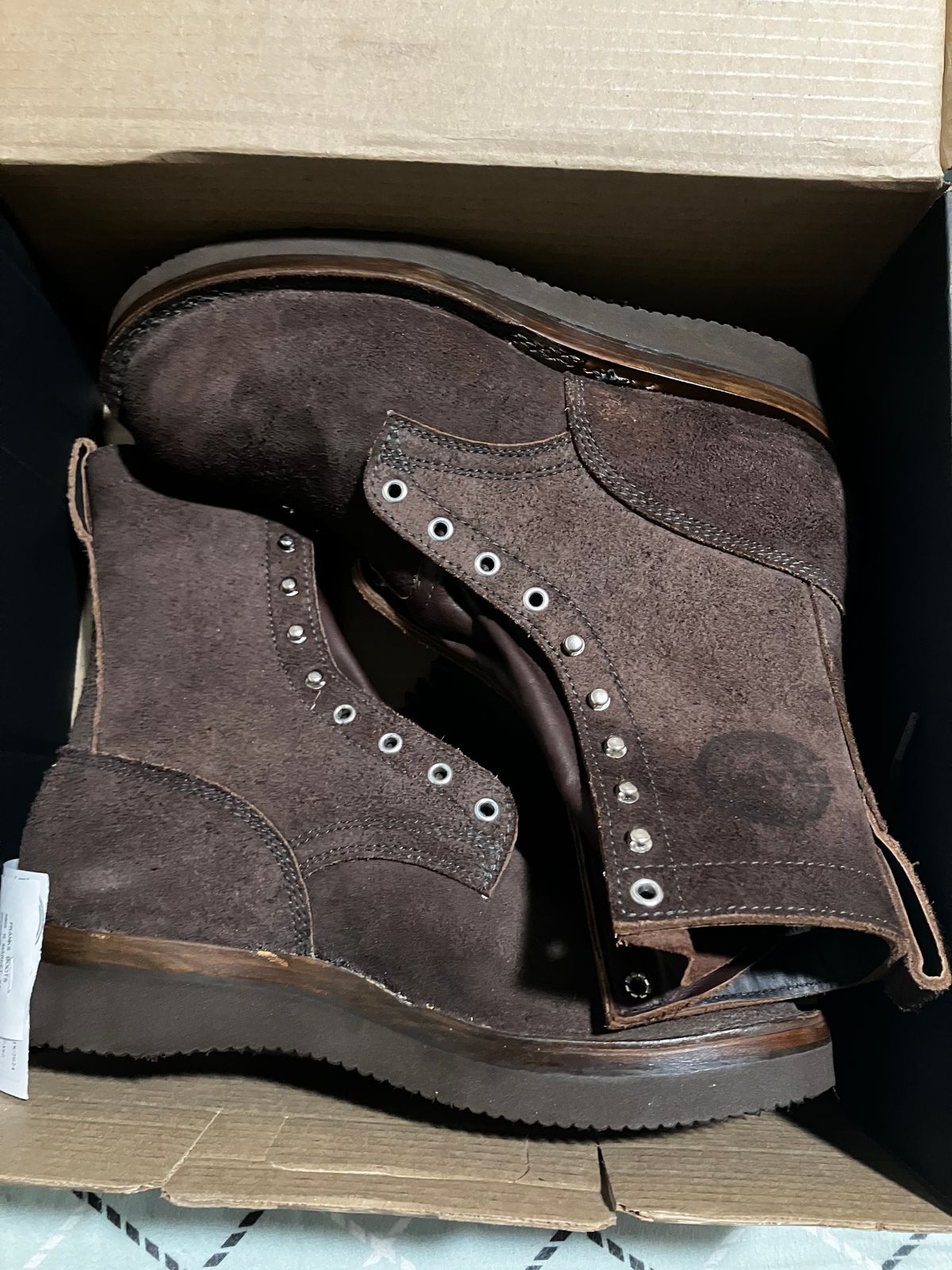 Photo by Triumph865 on December 27, 2024 of the Frank's Boots Rainier in Seidel Mocha Oil Tan Roughout.