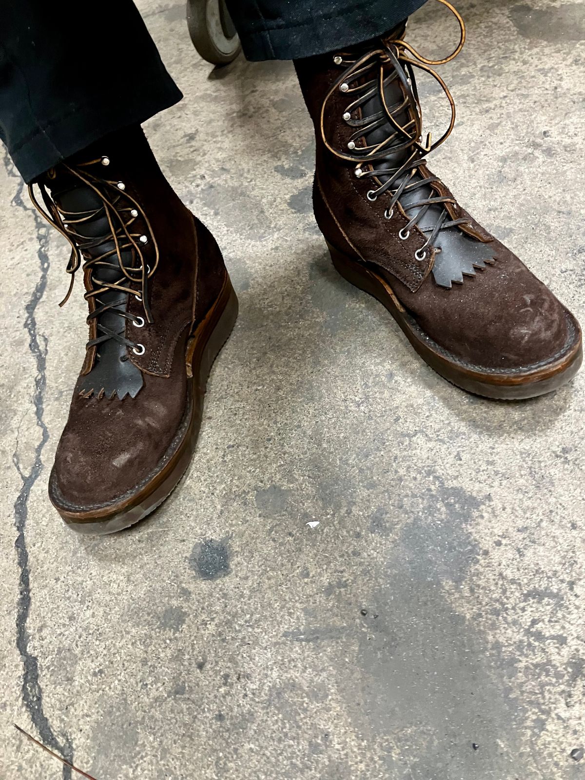 Photo by Triumph865 on December 30, 2024 of the Frank's Boots Rainier in Seidel Mocha Oil Tan Roughout.