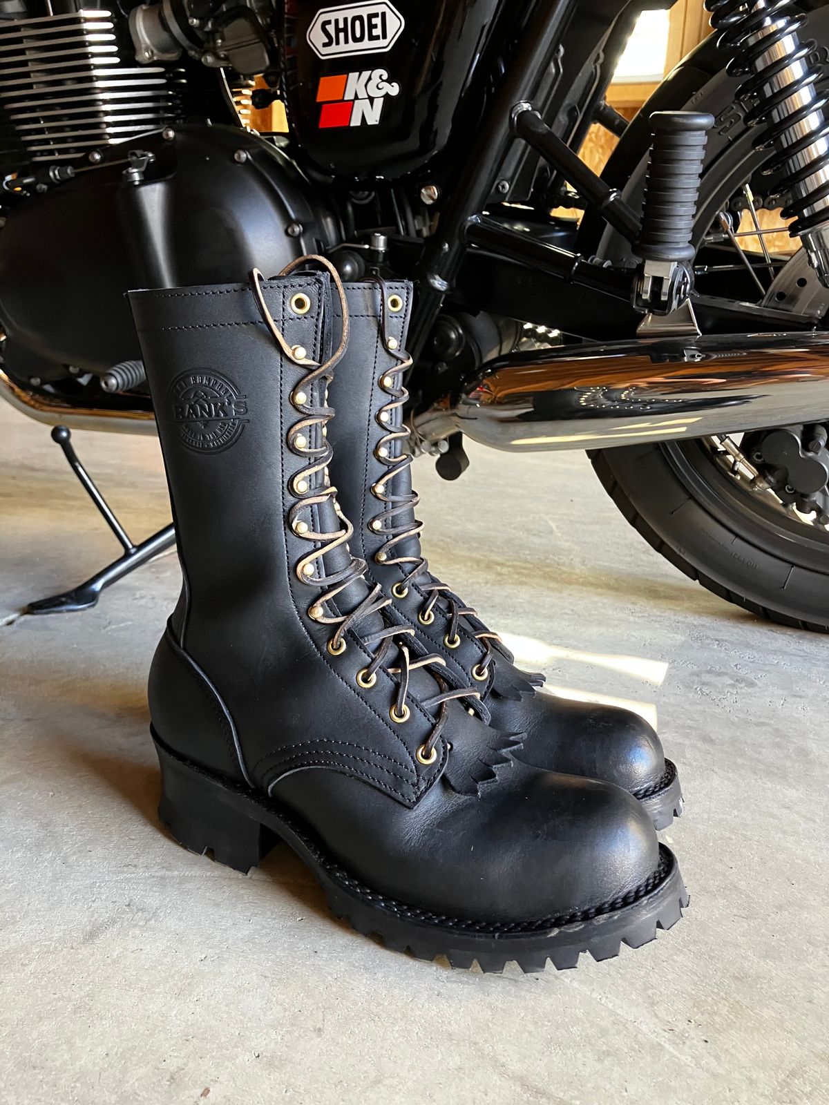 Photo by Triumph865 on September 23, 2023 of the Frank's Boots The Patriot in Seidel Black Oil Tan.