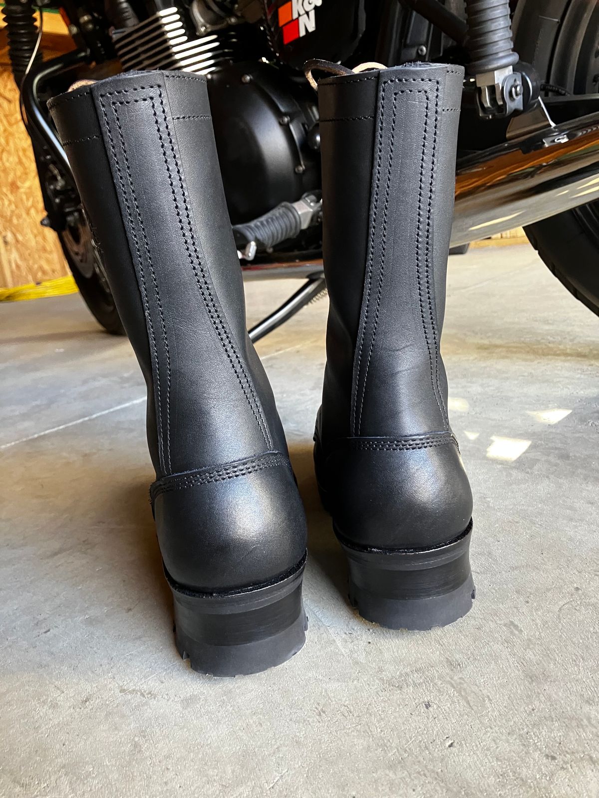 Photo by Triumph865 on September 23, 2023 of the Frank's Boots The Patriot in Seidel Black Oil Tan.